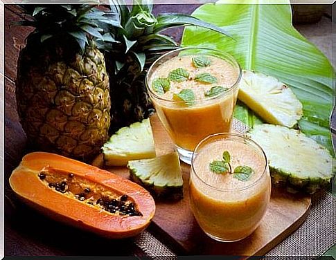 Pineapple and papaya smoothie