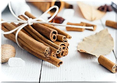 apple-cinnamon aromatic deodorant sachets