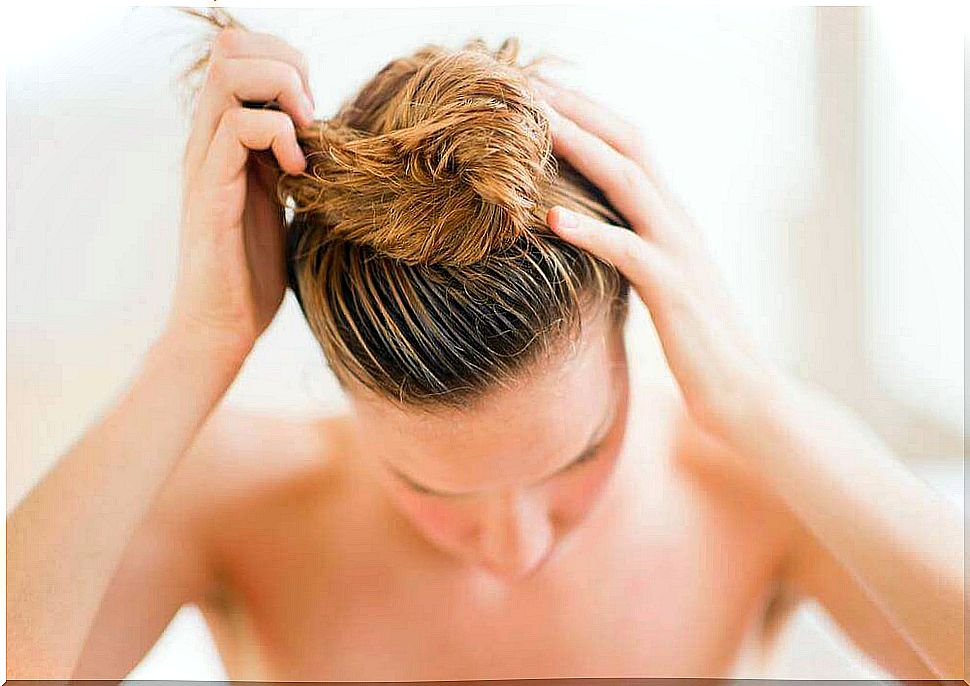 Tying up damp hair affects the health of the hair.