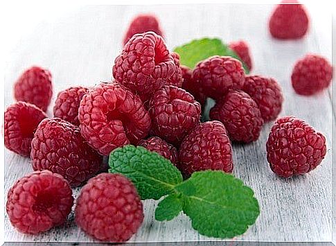 Raspberries are among the best fruits to cleanse the colon.