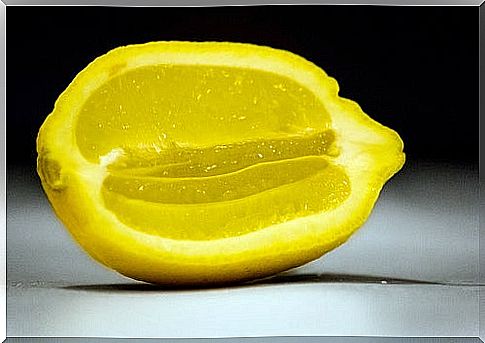 Lemon juice against bad smells.