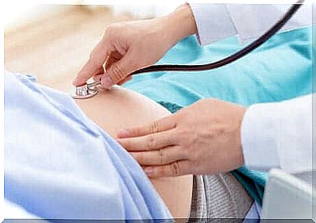 Medical examination of a pregnant woman.